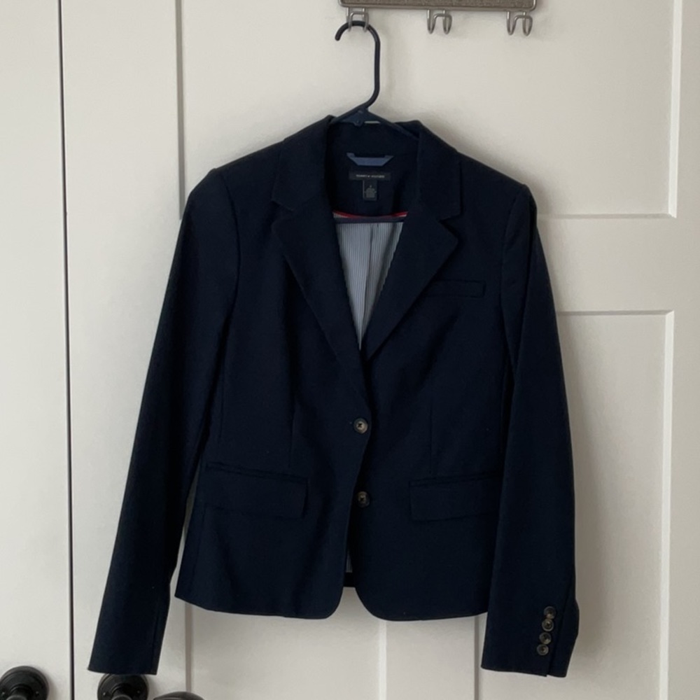 Navy blue Tommy Hilfiger women’s blazer.smoke free.